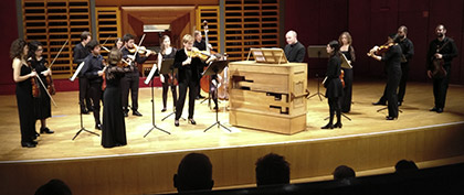 Andra Darzins an der Viola und Jürgen Essl an der Orgel spielten mit "Urban Camerata"
